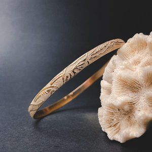 Art Nouveau Minimal Designed Gold Bangle Bracelet